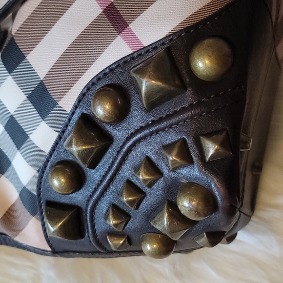 🥰⚘️BEAUTIFUL STUDDED BURBERRY NIKKI NOVA CHECK TOTE⚘️🥰 - Picture 3 of 8